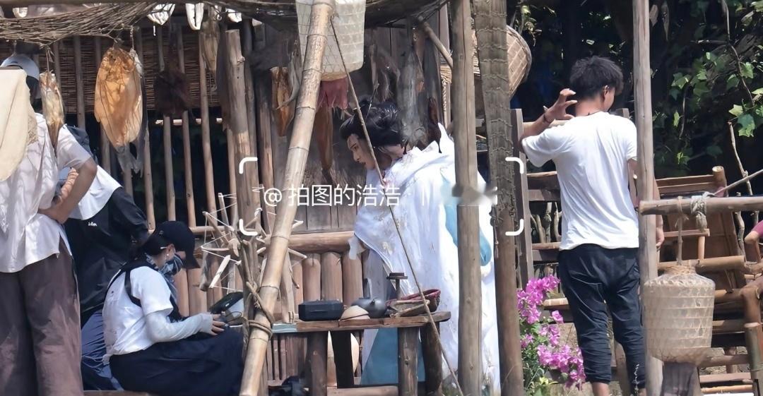 娱乐李昀锐背孟子义路透尚公主李昀锐背孟子义路透李昀锐背孟子义路透，来了来