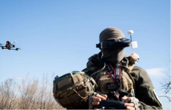 6000架无人机还没发射就被摧毁，乌克兰宣布连夜空袭俄罗斯并取得大捷。 就在