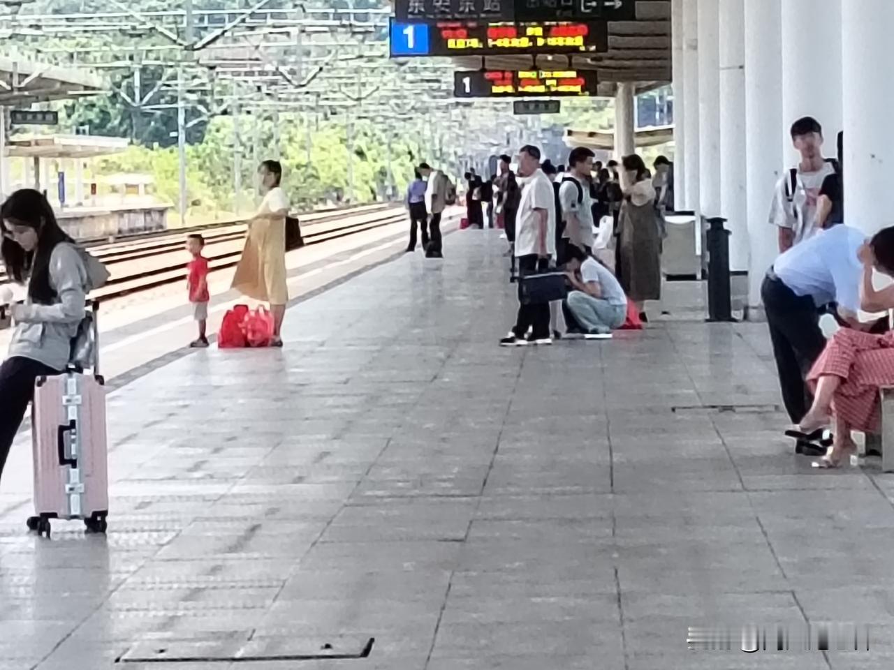 人老了，生病了！能自己扛的事儿，别拖累妻子和儿女！我今年64岁，不幸患上了肝癌