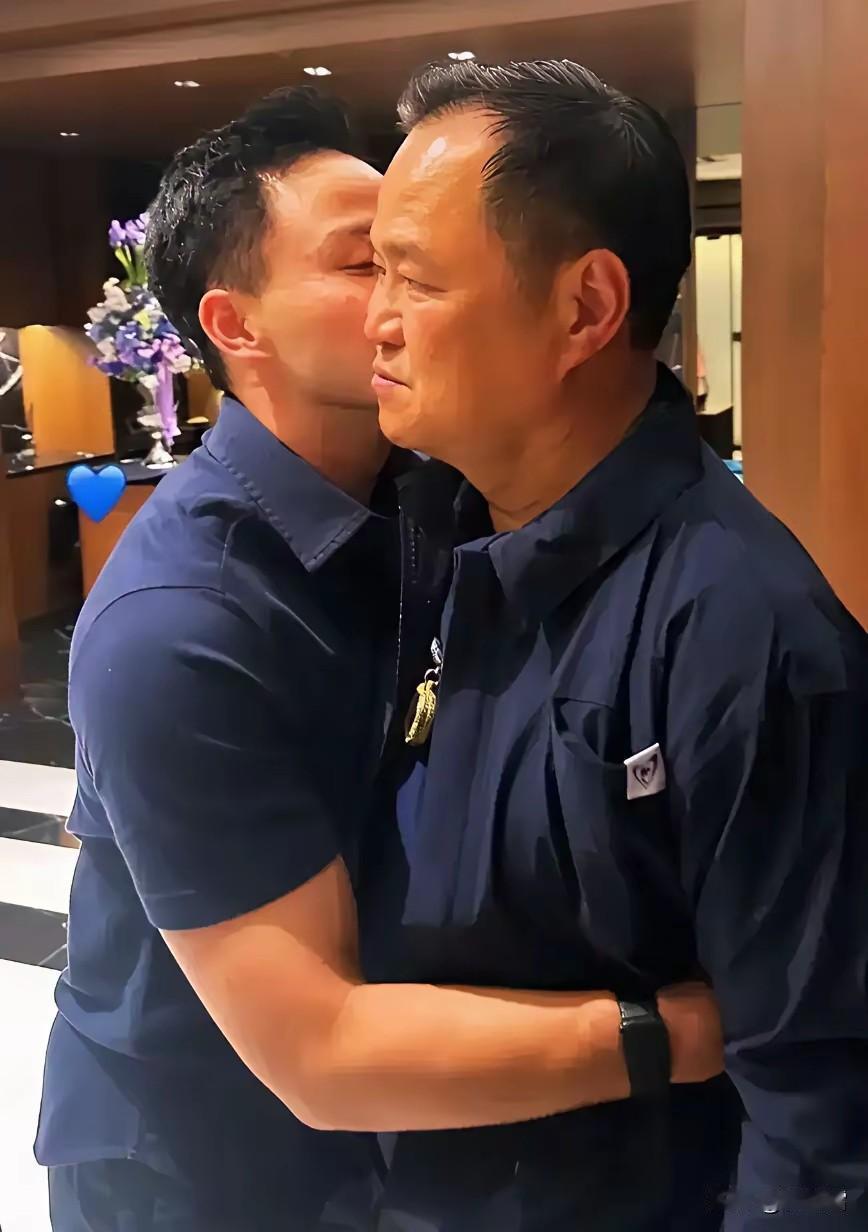 阿努廷真回来事，他赢得大选后，做了两件事:.1、结盟当武林盟主，一开始他表现得不