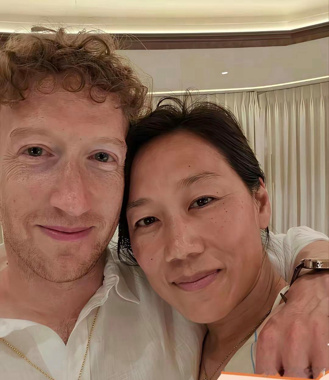老外的审美和我们差距这么大吗？扎克伯格这么有钱，却娶了一个长相如此普通的女人。或者说这种长相在老外眼