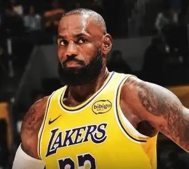 别再盯着他数据下滑了。这才是詹姆斯最可怕的赛季。上赛季场均24+8+8，这赛