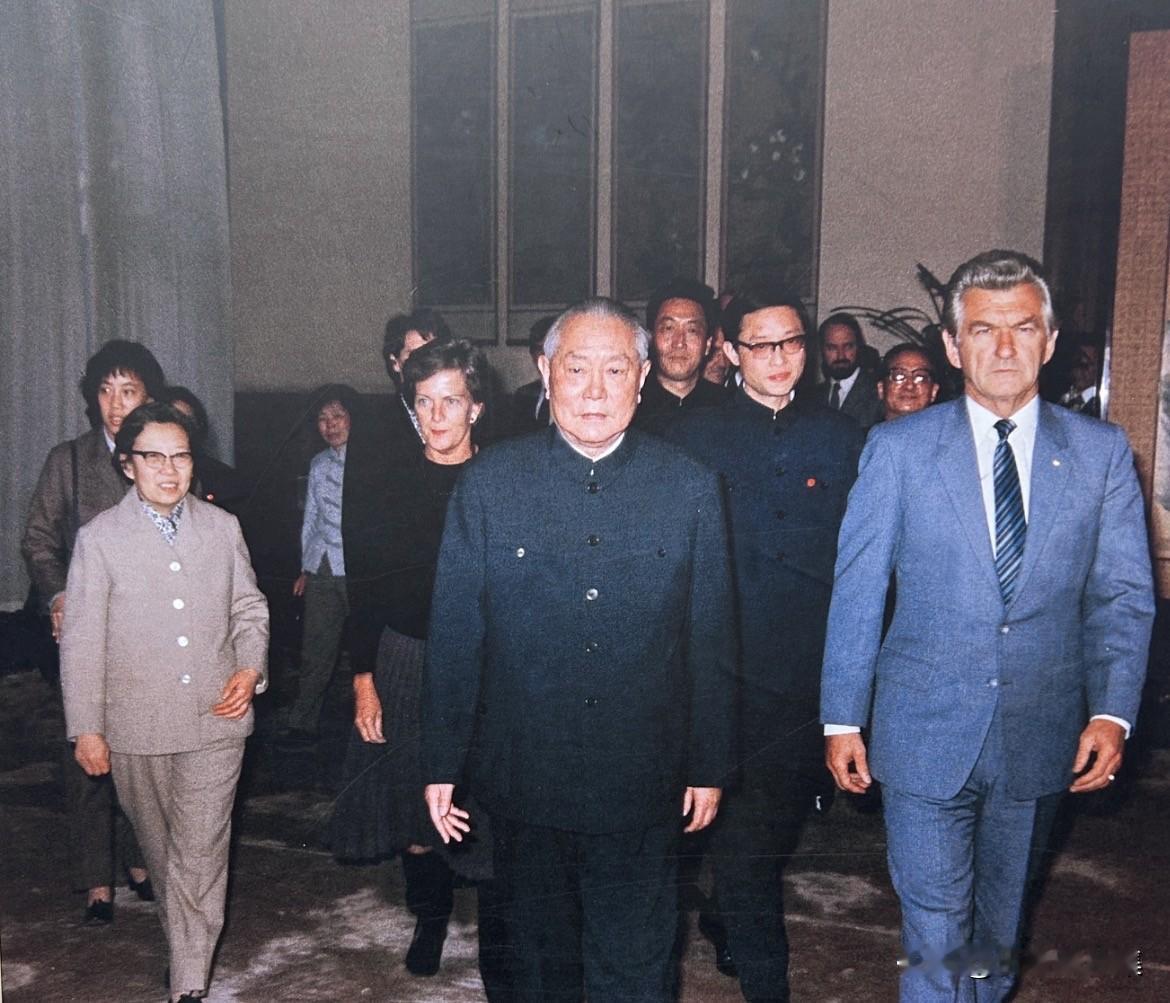 上世纪八十年代，李先念担任国家领导人期间，欢迎和会见了许多来访的外国元首和政府首