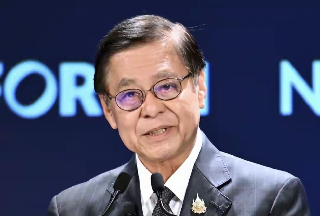 实在岂有此理！泰国外长在众多媒体面前用近乎“训斥”的口吻说道：“我已经告诉大使