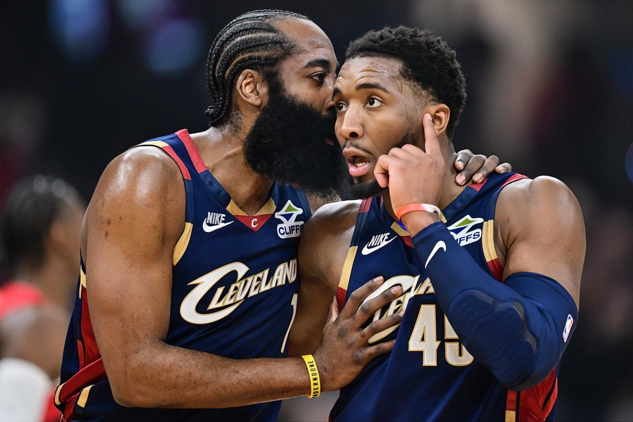 米切尔：登哥，最后两分钟裁判报告出来了，猛龙获利3次，我们获利4次，骑士还赚？