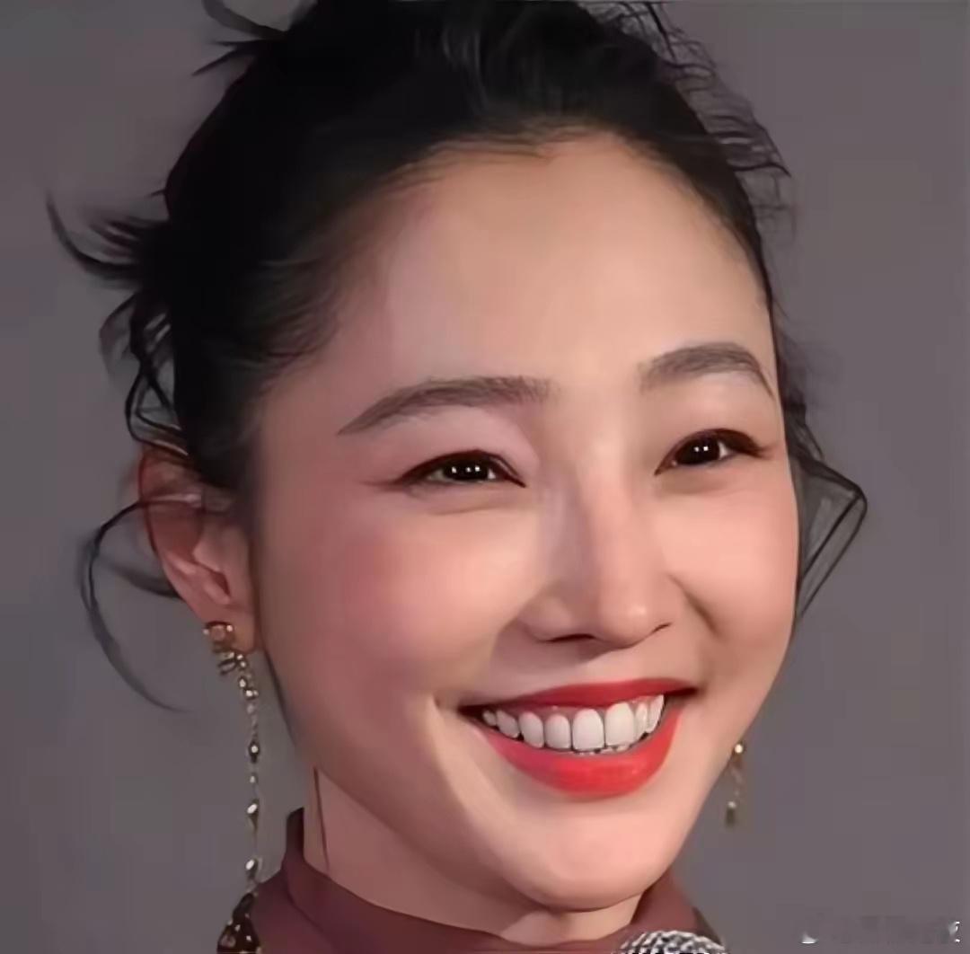 没有滤镜白百何是最出彩的，单眼皮扛老是真的。加上皮肤状态好，白百何居然比刚出道时