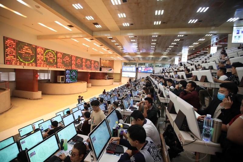 看到网友发的帖子，他投入的资金不多也就十万，这几天他翻看了自己过去几年的交易记录