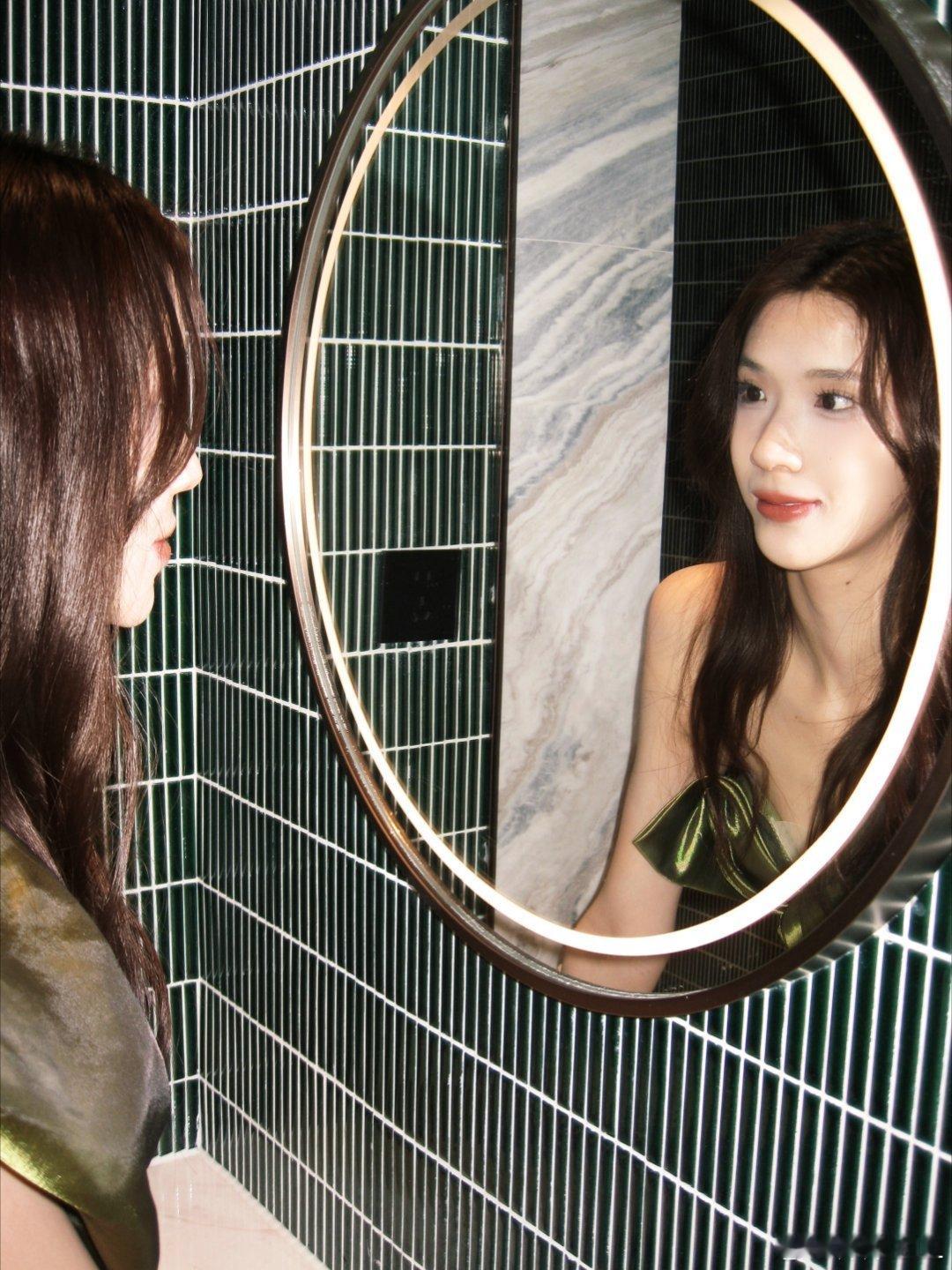 镜子里的娃娃脸杭州