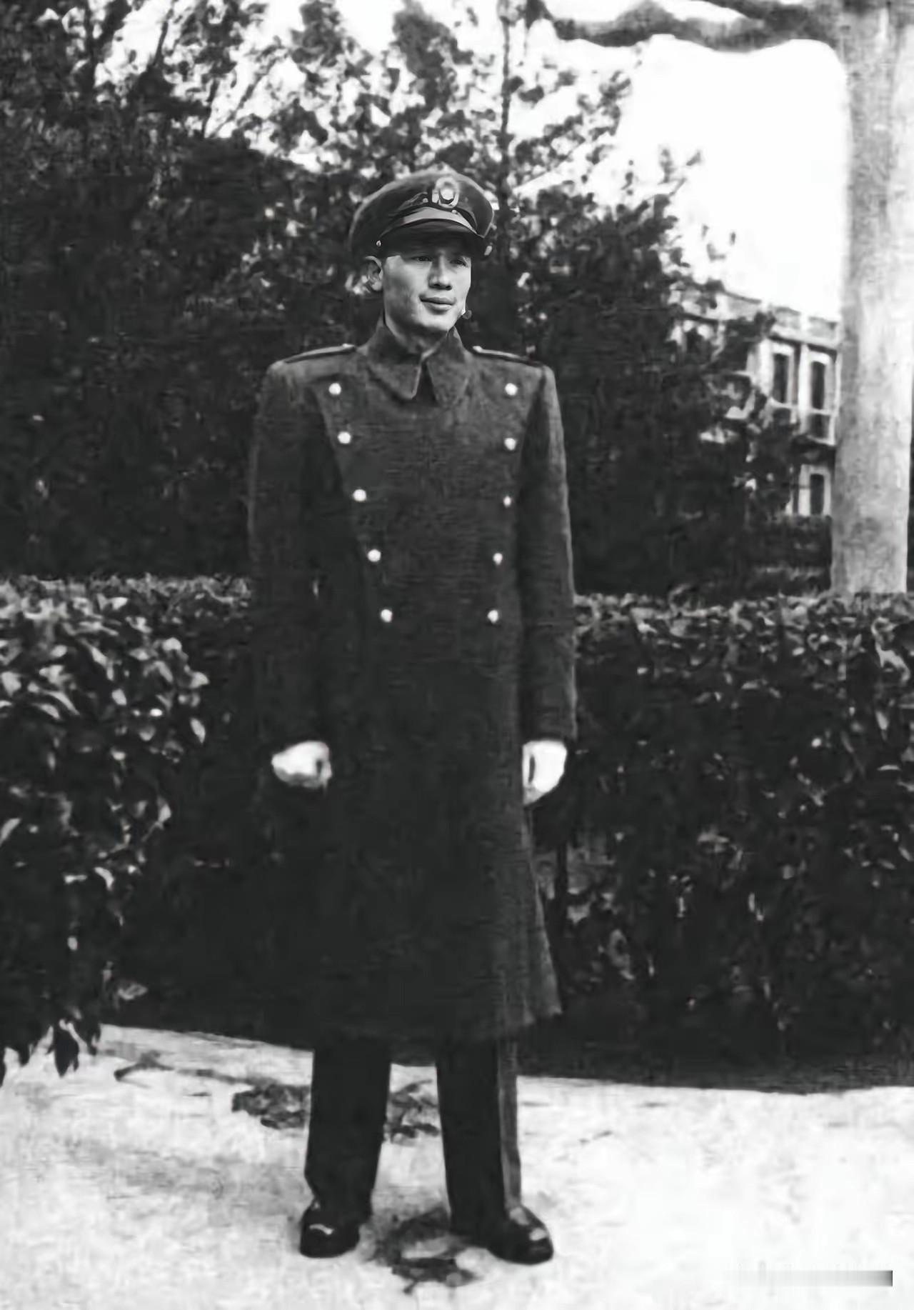 没想到蒋介石的贴身侍卫钱漱石，1947年在重庆执勤时，竟暗地给地下党递情报？那年