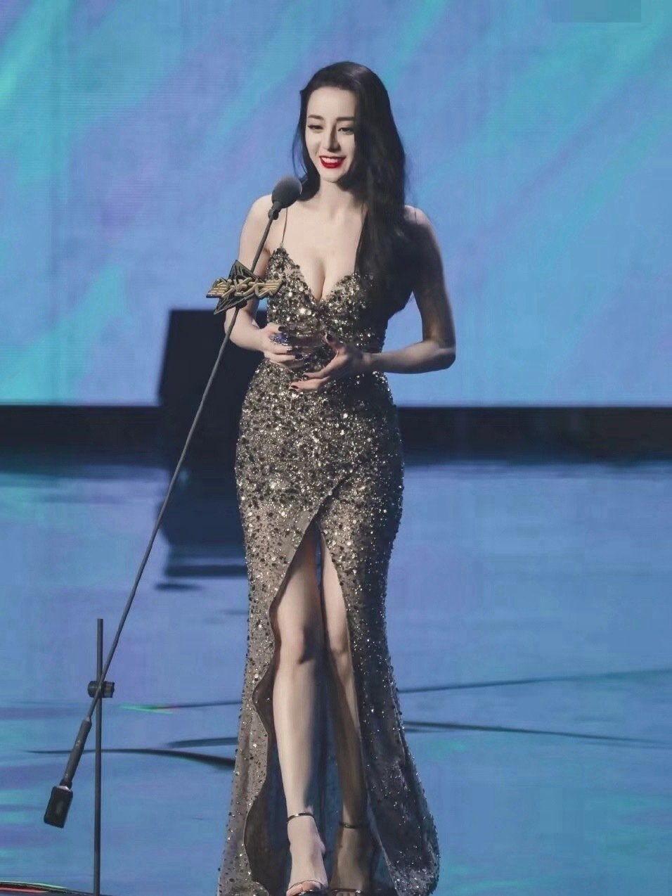 迪丽热巴和王玉雯都是内娱身材颜值天花板。​​​