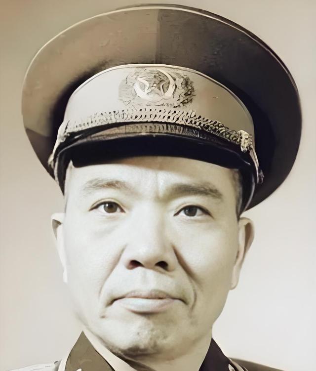 1950年开国中将韩伟当众拍桌怒吼！红34师全师殉国，全军只剩他一名团级干部