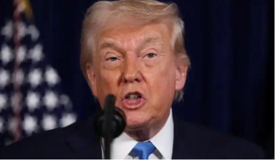 特朗普这回玩的确实绝，甚至可以说是开创了美国政治史上的一个“奇观”：一位现任总统