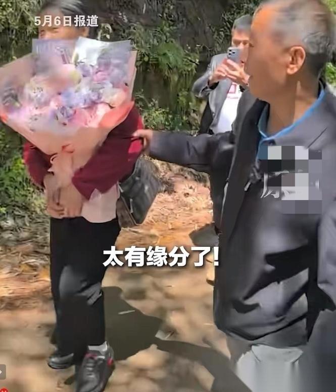 太有缘了吧！5月7日报道，广州一哥们儿在家刷短视频，刷着刷着，突然发现视频里的
