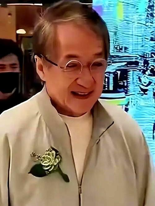 🌛成龙大哥这辈子大概率要抱憾终身了！他这辈子再有钱、再耀眼，到了202