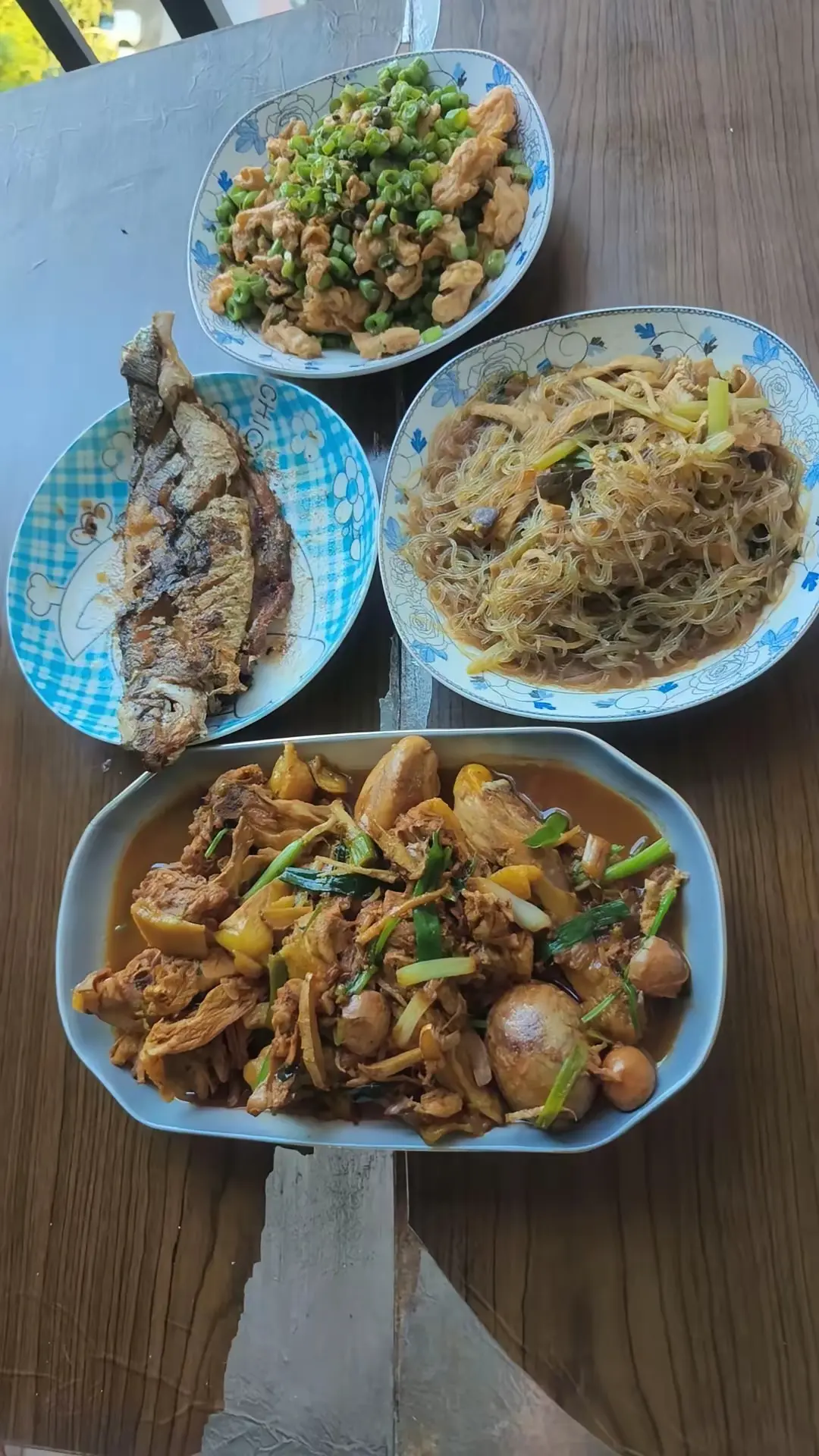 同事炒的菜，卖相不咋地