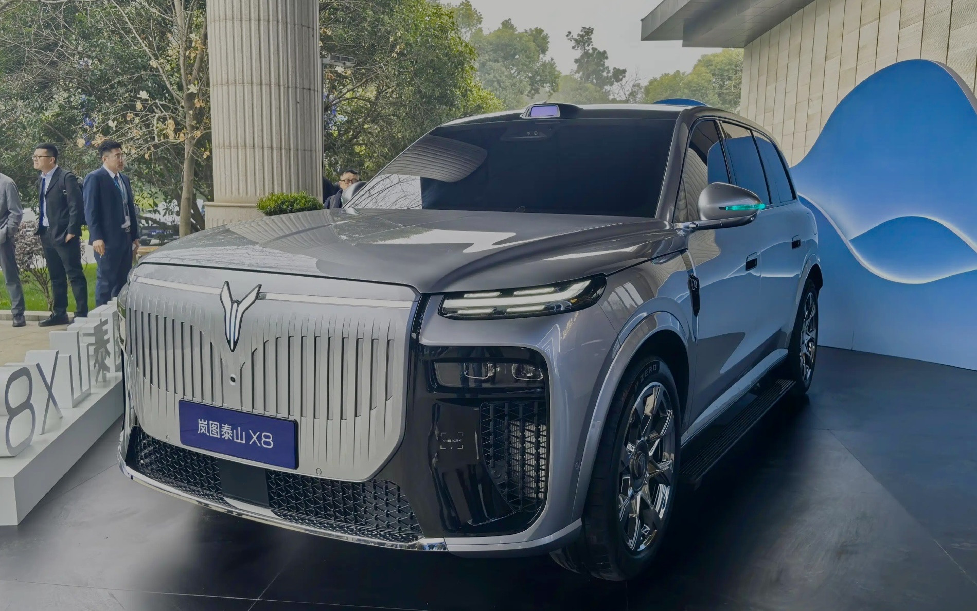 小鹏终于想通了，小鹏GX不再追求个性化设计，就帮大家找到“似曾相识”的感觉才是走