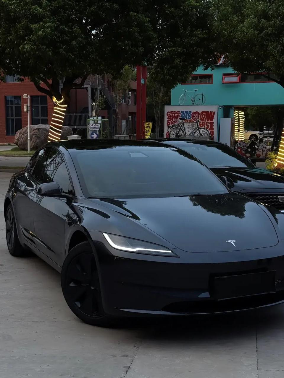 14年老司机被特斯拉Model3圈粉！开完直呼“真香”，不想开回燃油车对资深车
