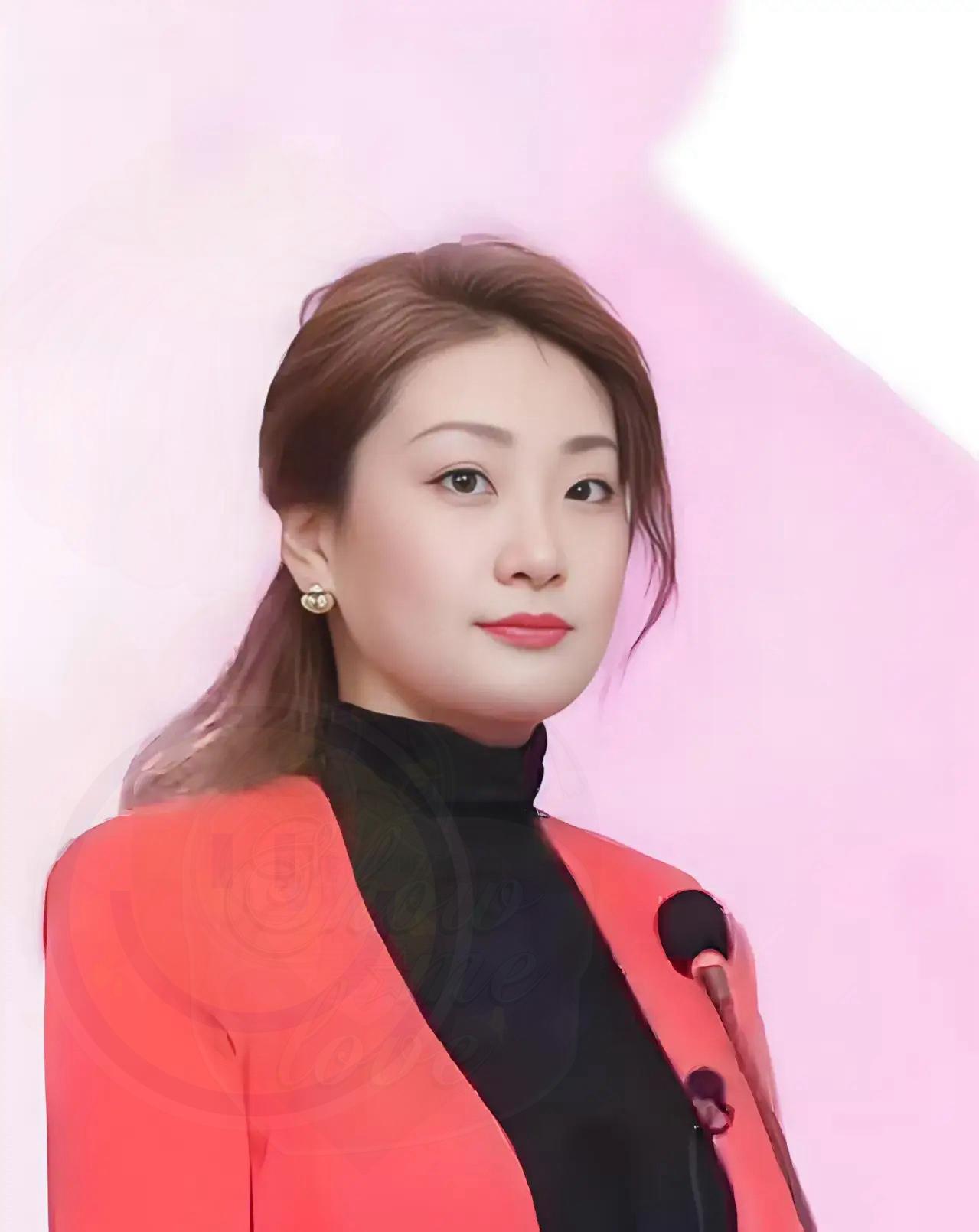 杜建英现在肯定做梦都要笑醒了。不是因为宗馥莉已经不是娃哈哈集团董事长。也