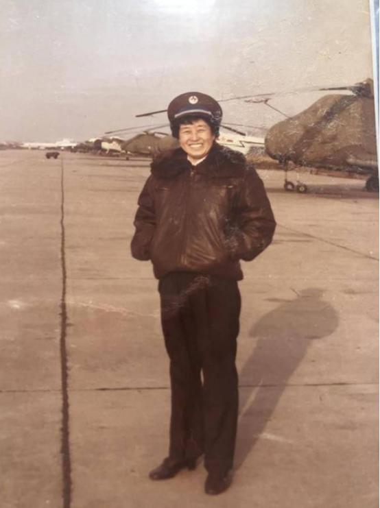 1964年，28岁女飞行员到西北去执行绝密任务，谁料在上飞机之前，摄影师突然说要