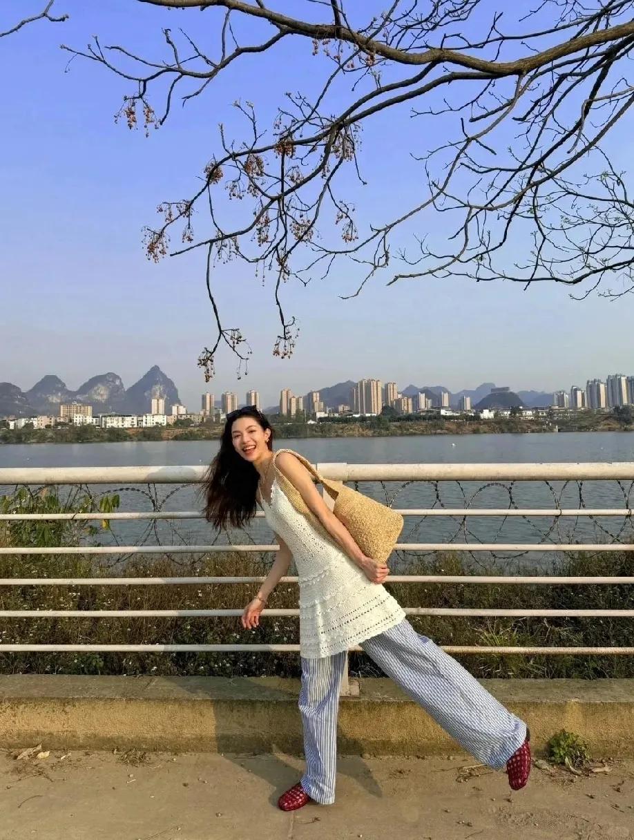 被钟楚曦私服杀疯了💥行走的氛围感教科书救命！钟楚曦私服是懂拿捏的✨江