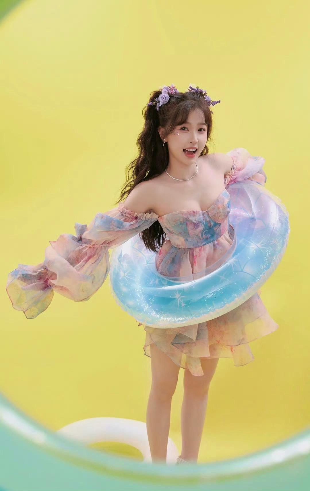 萝莉型美女虞书欣