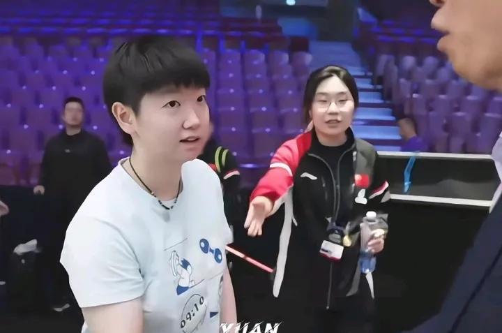 莎莎：姐姐，这个人是谁？我怎么从来没有见过？被莎莎充满求知欲的眼神萌到了。昨天国