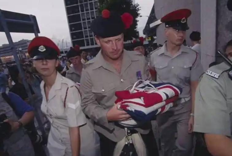 有人说港英时期，香港要向英国上交财政吗？你知道为什么英国人对香港回归这么的恨吗？