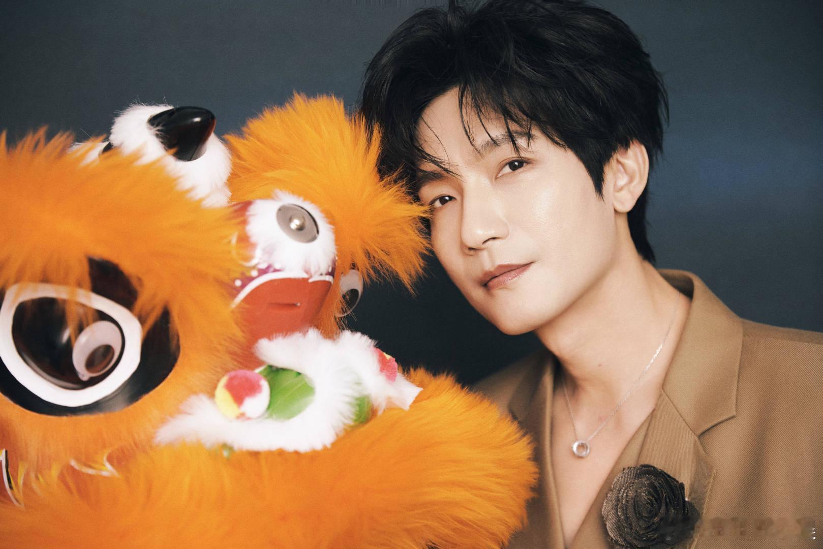 陈楚生的港湾太戳心了真想把陈楚生的《港湾》分享给每一个疲惫的人听。他的声音太温