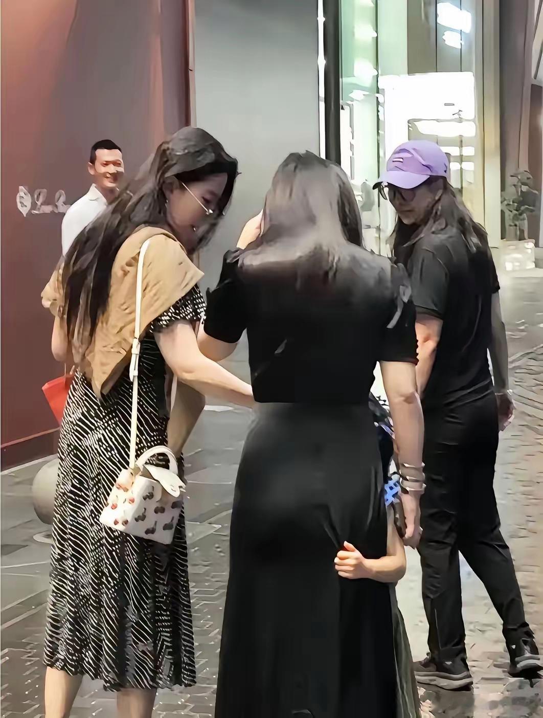所以说啊，女人长得再漂亮再有钱也不一定有用，不信你看刘亦菲，即使成为宝格丽大使，