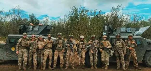 事情做得太绝了，大批西方和美洲雇佣军，正在争先恐后逃离乌克兰！乌克兰军方宣布，所