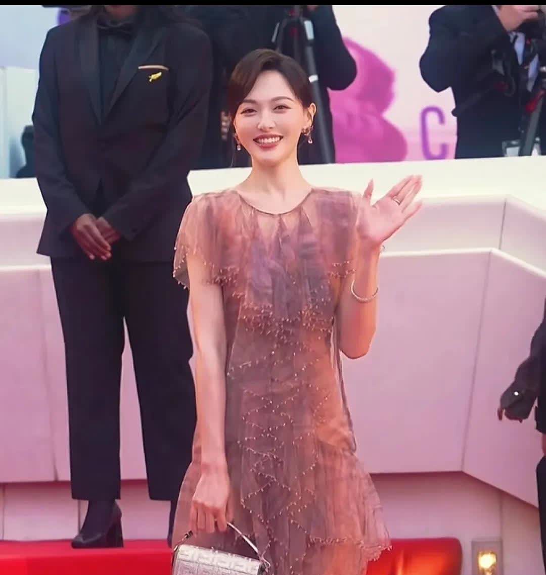 罗晋未必就很爱唐嫣，毕竟人心易变，此刻爱你并不意味着永远爱你，说不定罗晋也会