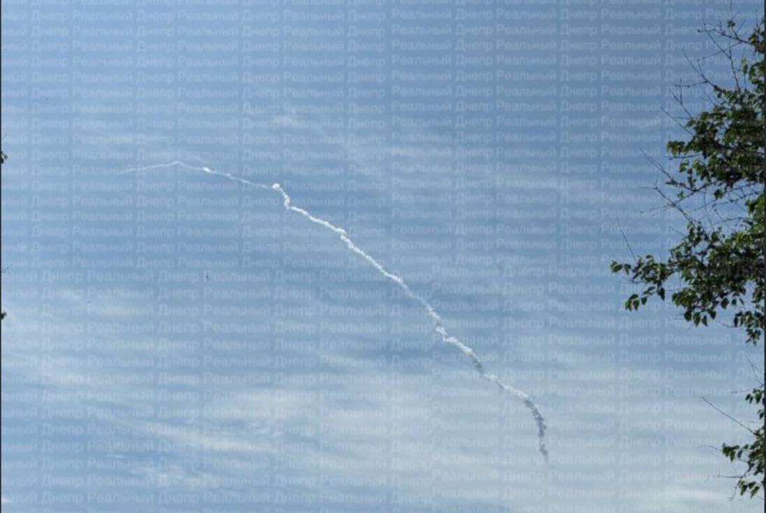 当地时间2025年6月28日，俄罗斯空天军苏-34轰炸机在无人机引导下，投放远程