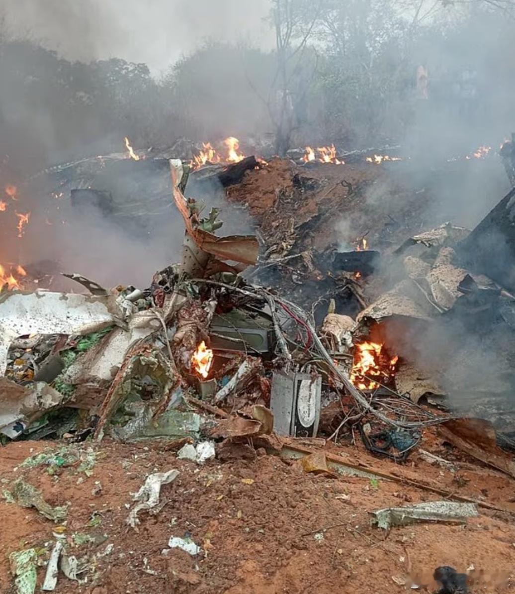 【肯尼亚轻型客机坠毁机上11名外国游客全部遇难】海外新鲜事肯尼亚当地时间周二