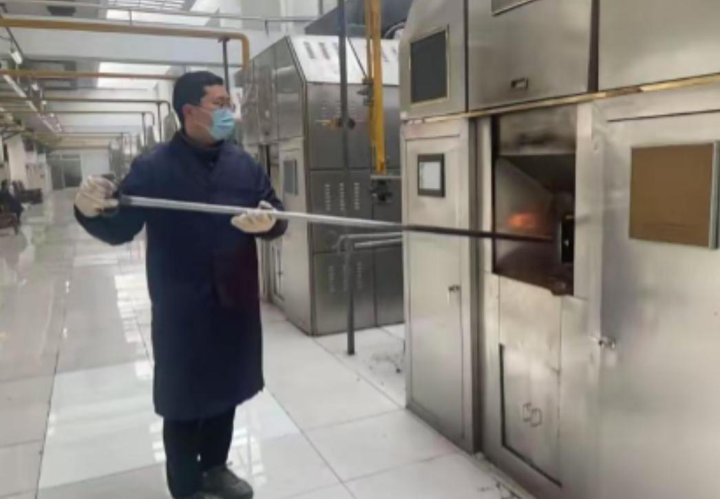 一位在火葬场奉献大半辈子的老者向我透露，多达90%之人并不知晓，遗体火化后，和大