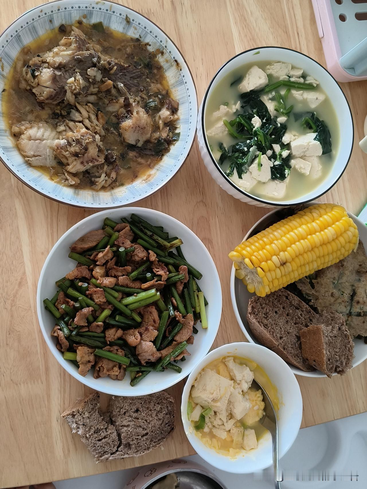 放空的周末，从一顿家常菜开始。今天一早的温度有点凉，出了太阳没有风的时候很好