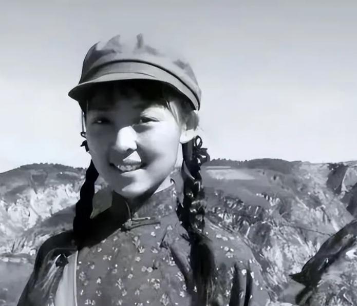 1969年，知青张梅香被公社副主任黄书良叫到办公室。一进门，黄书良就从身后抱住了