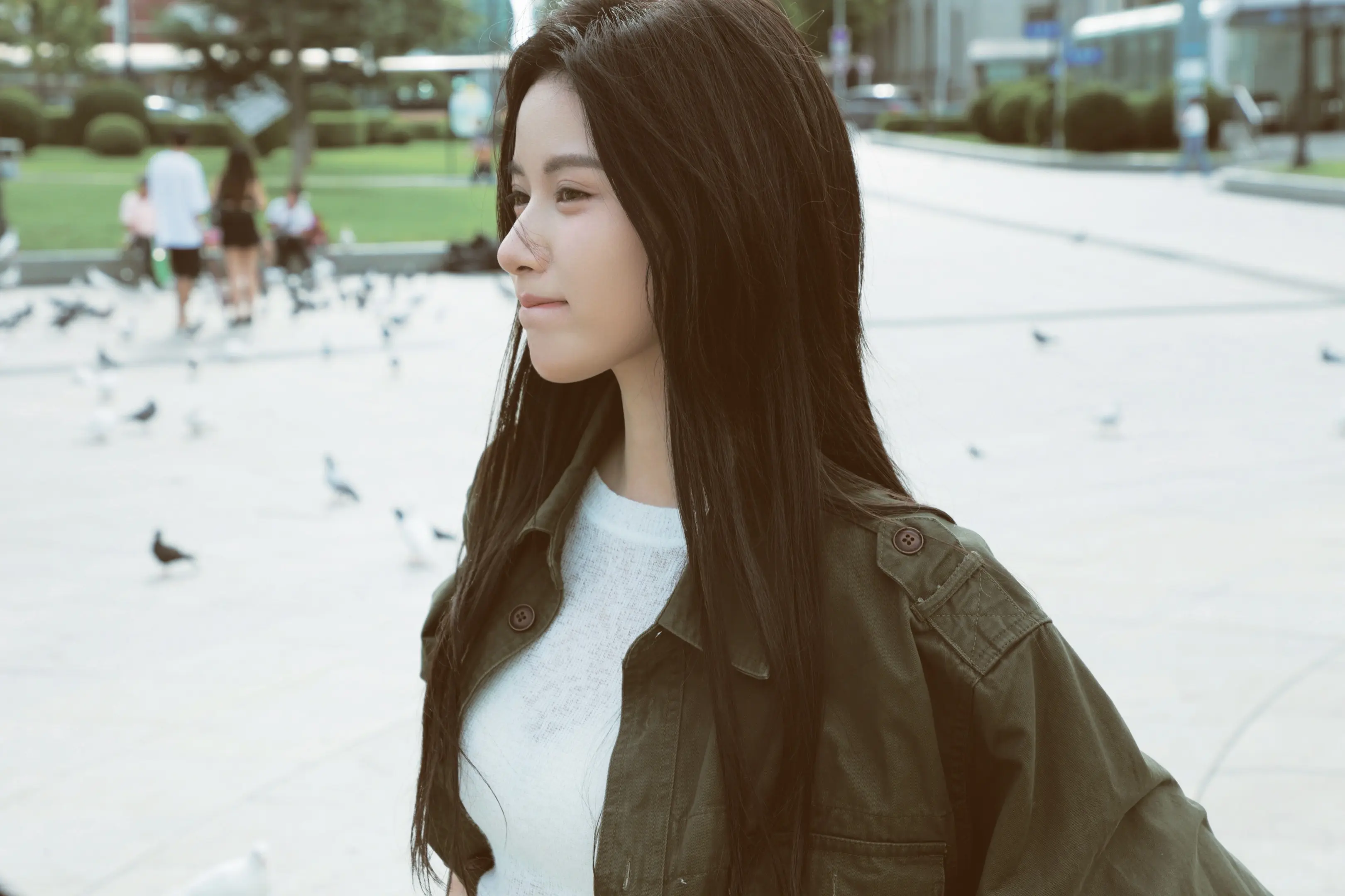 一个人去海边转转吧。