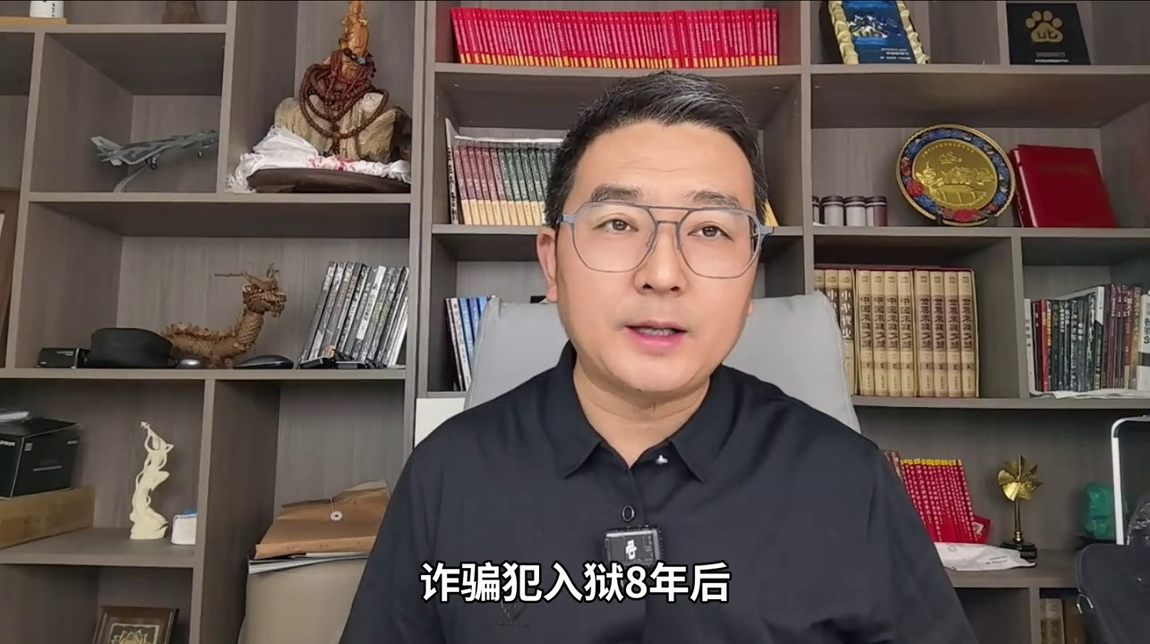 诈骗犯入狱7年后，50万存款不见了 浙江瑞安张先生因诈骗罪锒铛入狱7年，出狱后发现银行卡里50万元只剩6块4毛3。报警之后，一位山西太谷的工作人员承认自己用了1.9万，其他的与他无关，目前浙江瑞安已经以盗窃罪立案！#瑞安 #太谷 #山西 #浙江 #诈骗
