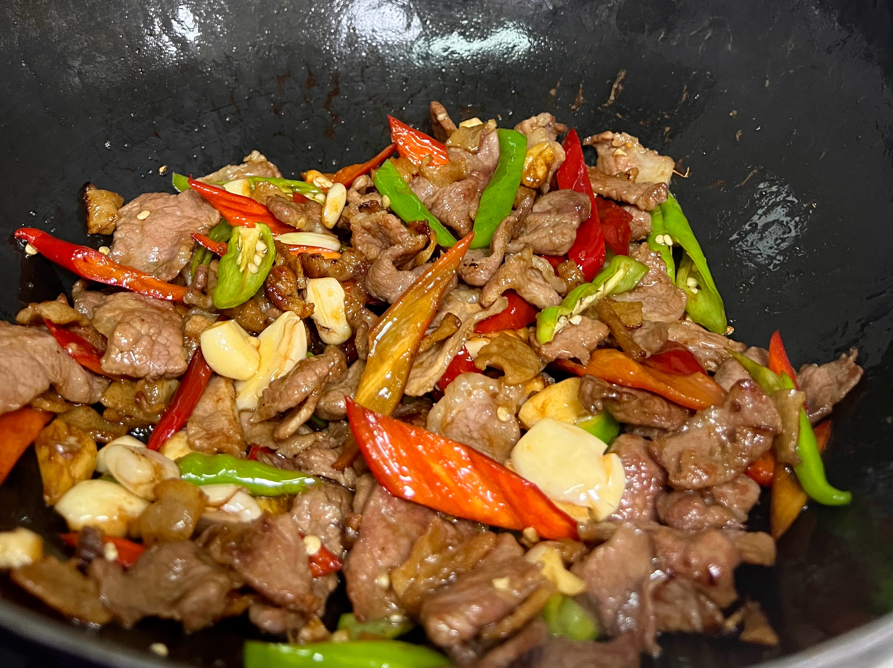 小炒肉茶油鸭蒜蓉白菜牛肉汤煮芋头​​​