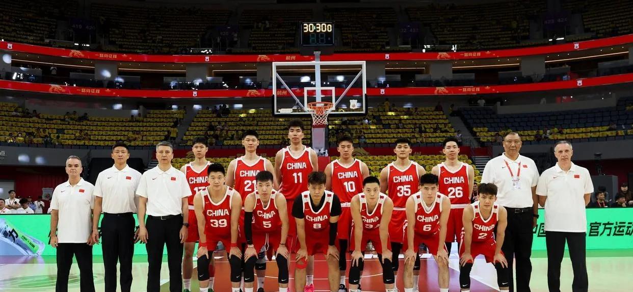 中国男篮亚洲杯名单公布！三大巨星缺席！前火箭球员周期！现勇士球员李凯尔，开拓者球