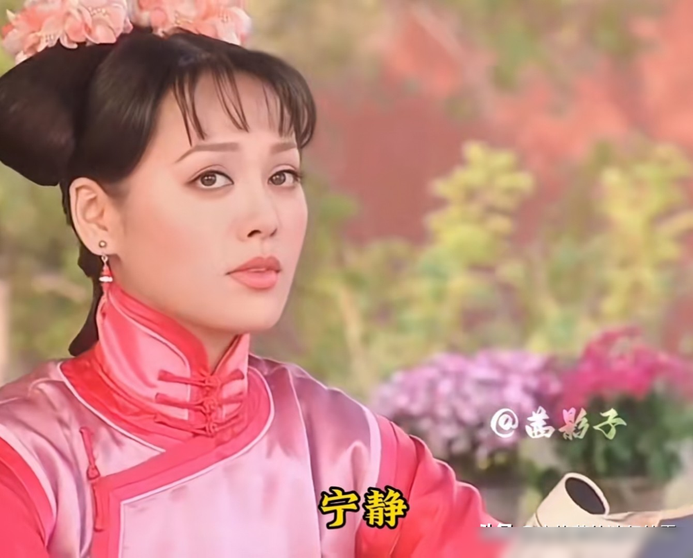 宁静把剧本一扔，说这戏没法接，每一页纸都是大段台词，再好看的衣服也不能这么穿。那是刘德凯第一次请她演