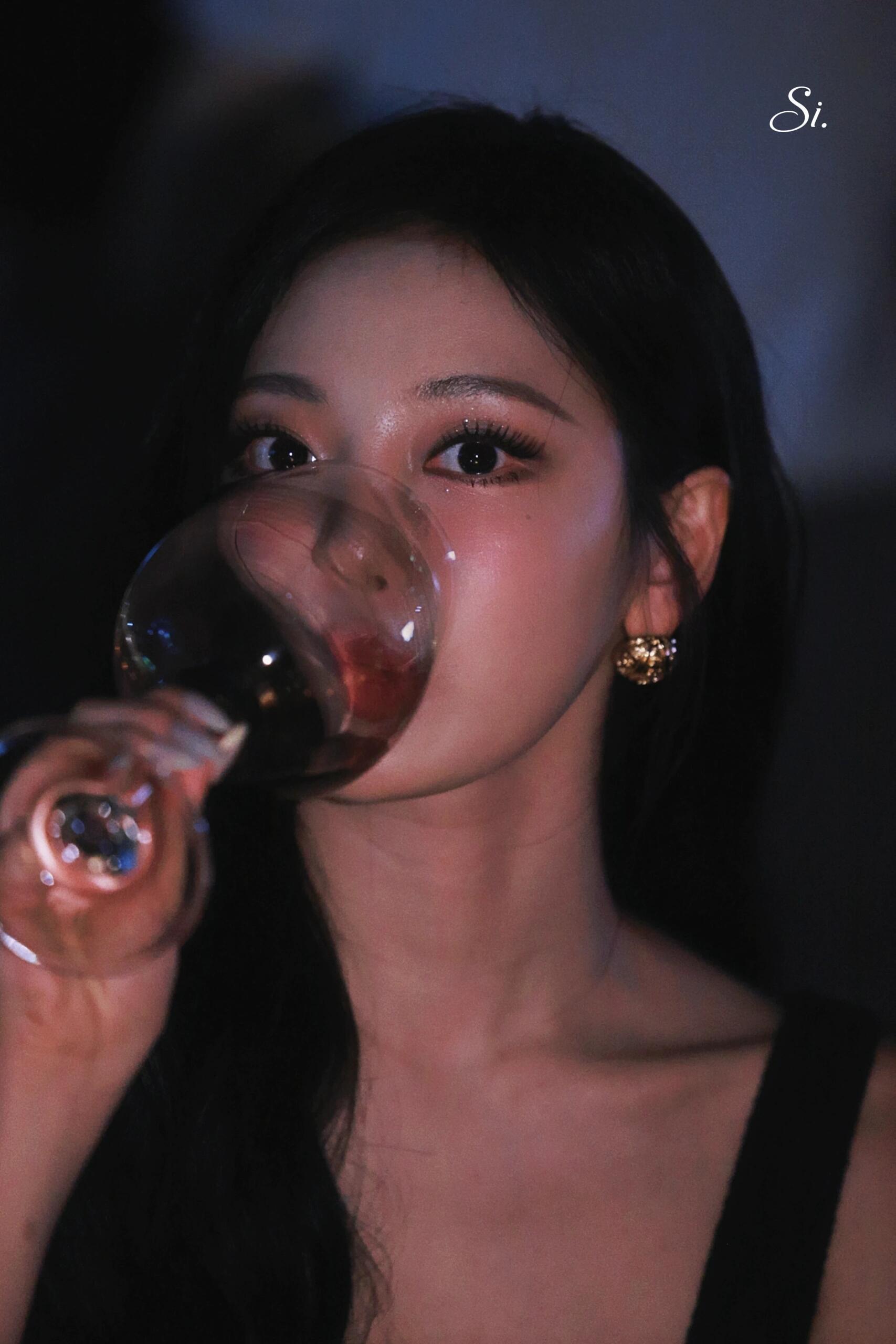 宁艺卓VOGUE一周年🥂小宁宁就是这样的可爱