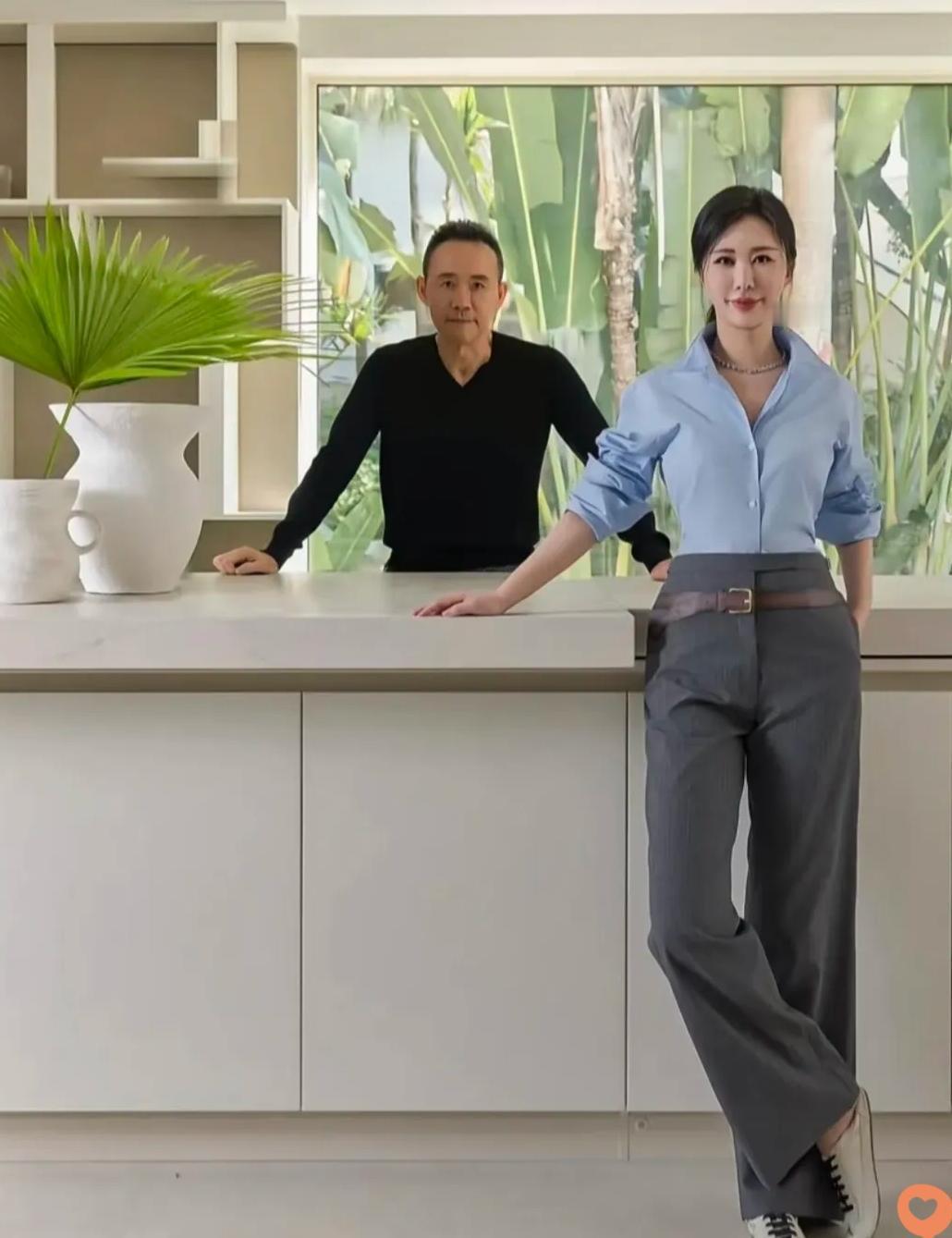 小田连着发的那三条道歉，我看都不忍心点开大图，隔着屏幕都替她觉得局促。以前那