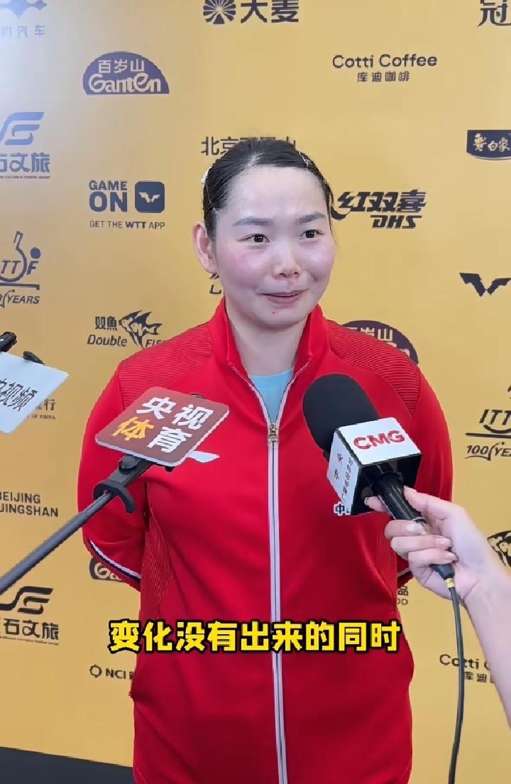 WTT北京大满贯女单1/16决赛上演国乒德比，何卓佳对阵王晓彤，两人激战五局，何
