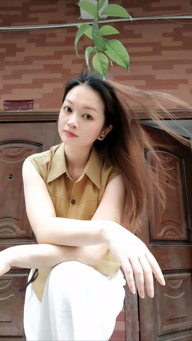 一个杭州本地人，还是知识分子家庭，不知道什么原因，他们总是喜欢找农村出身的女孩子