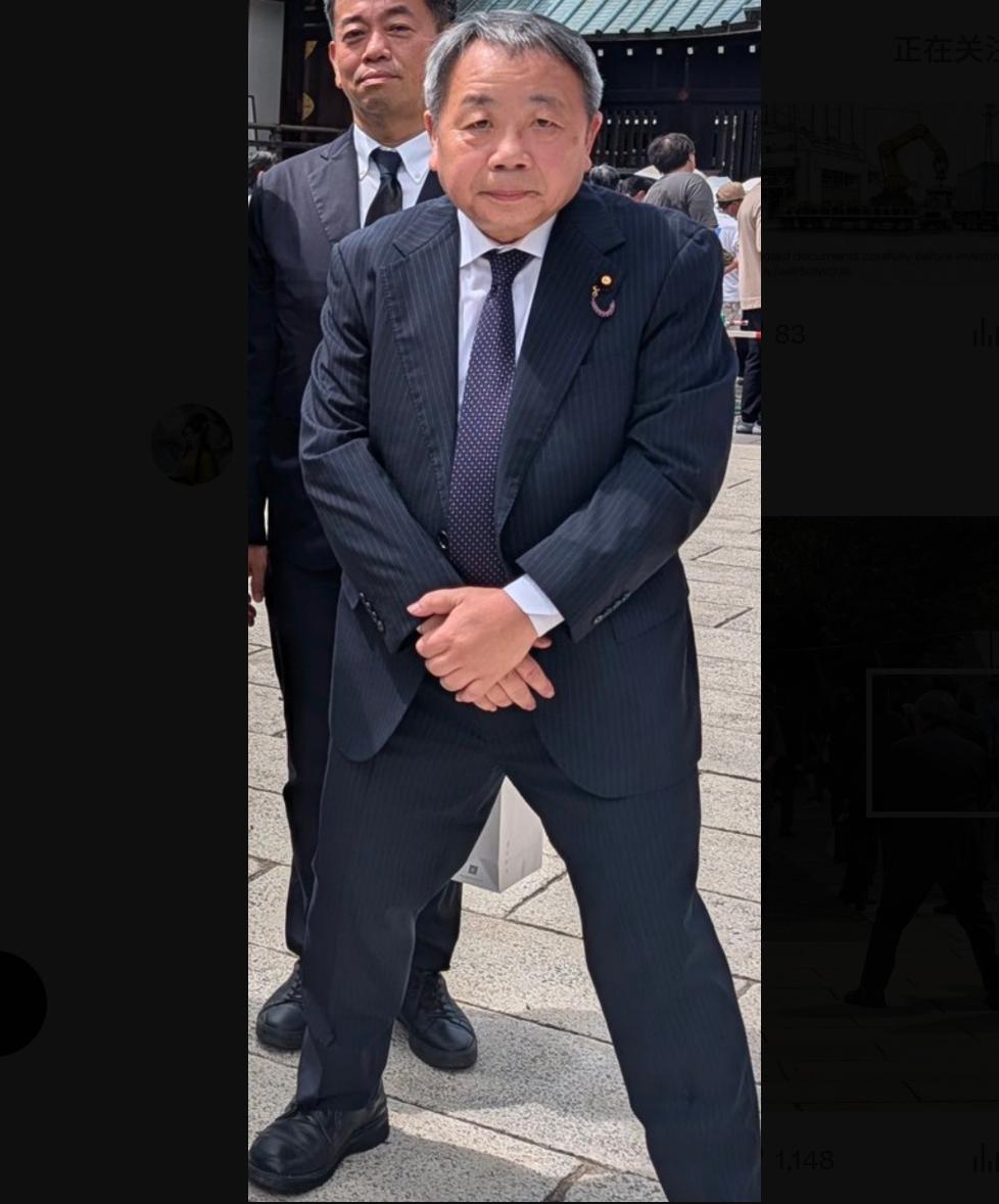 这个民族败类，生动演绎了什么叫做，“卑躬屈膝”。