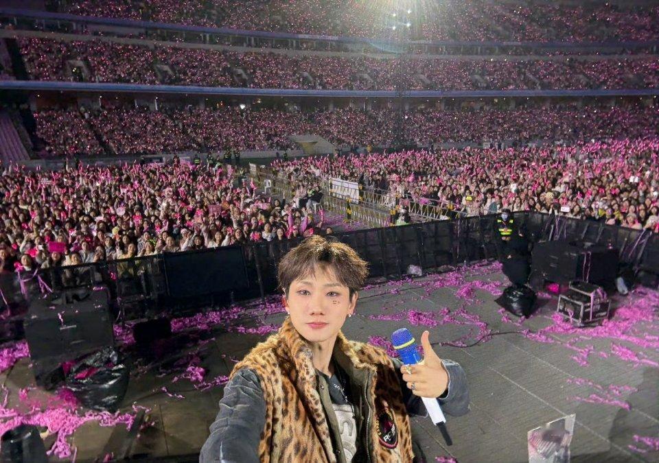 谁给汪苏泷换了Max陶瓷缸汪苏泷手里的杯子也太大了，大到能直接在里面游泳，这是准