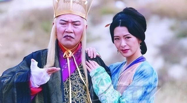 1626年，魏忠贤把李成妃幽禁在长春宫内，要饿死她。15天后，太监打开宫门准备收