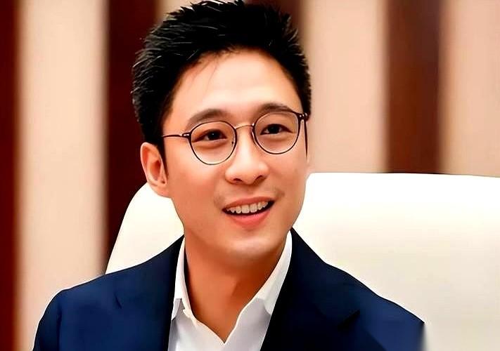 霍震霆估计都没想到，霍家那顶“体面”的帽子，差点因为一个传闻中的新儿媳，被风吹跑