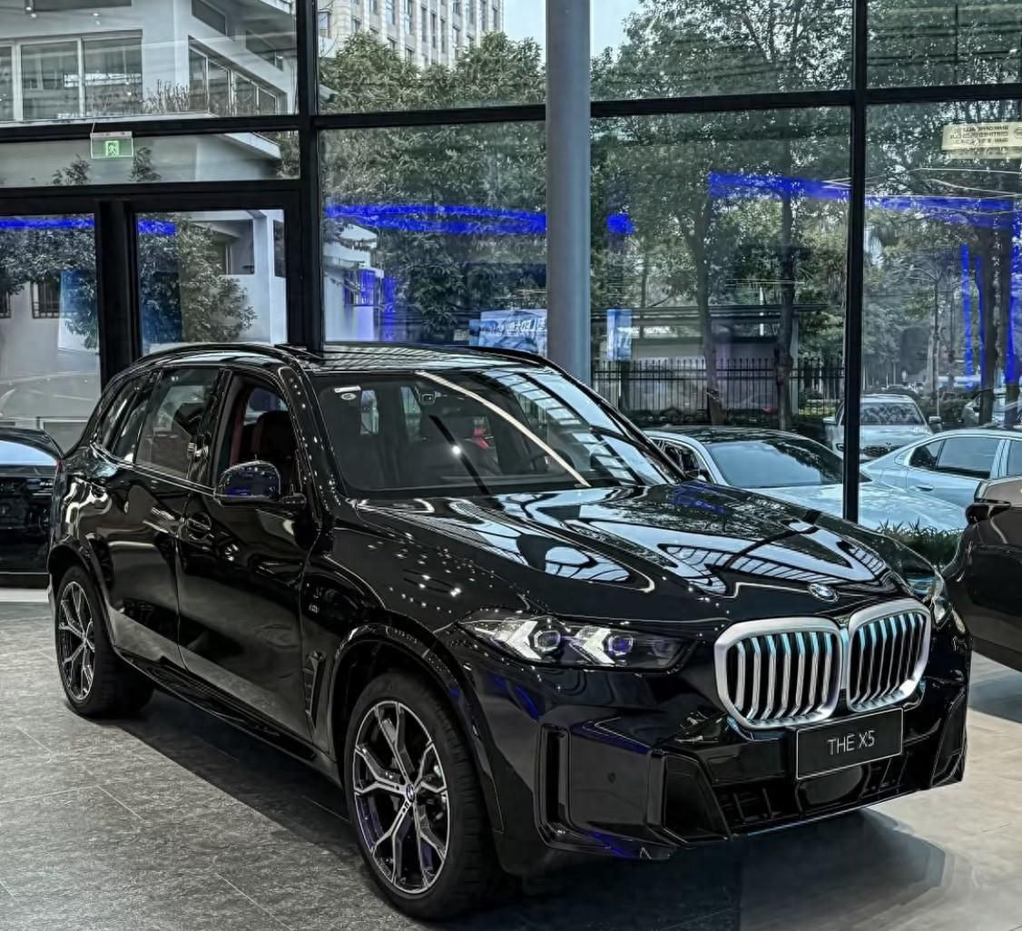 上周末陪朋友去看车，奥迪4S店销售报了个价，我以为自己听岔了。A6L，26万